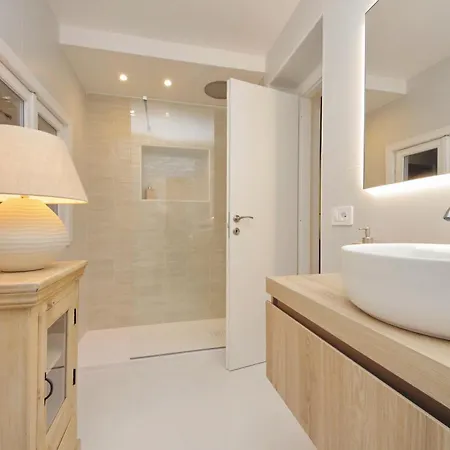 Navona Jacuzzi Boutique