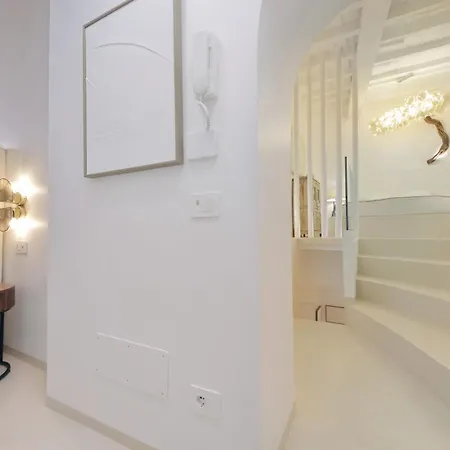 Navona Jacuzzi Boutique *